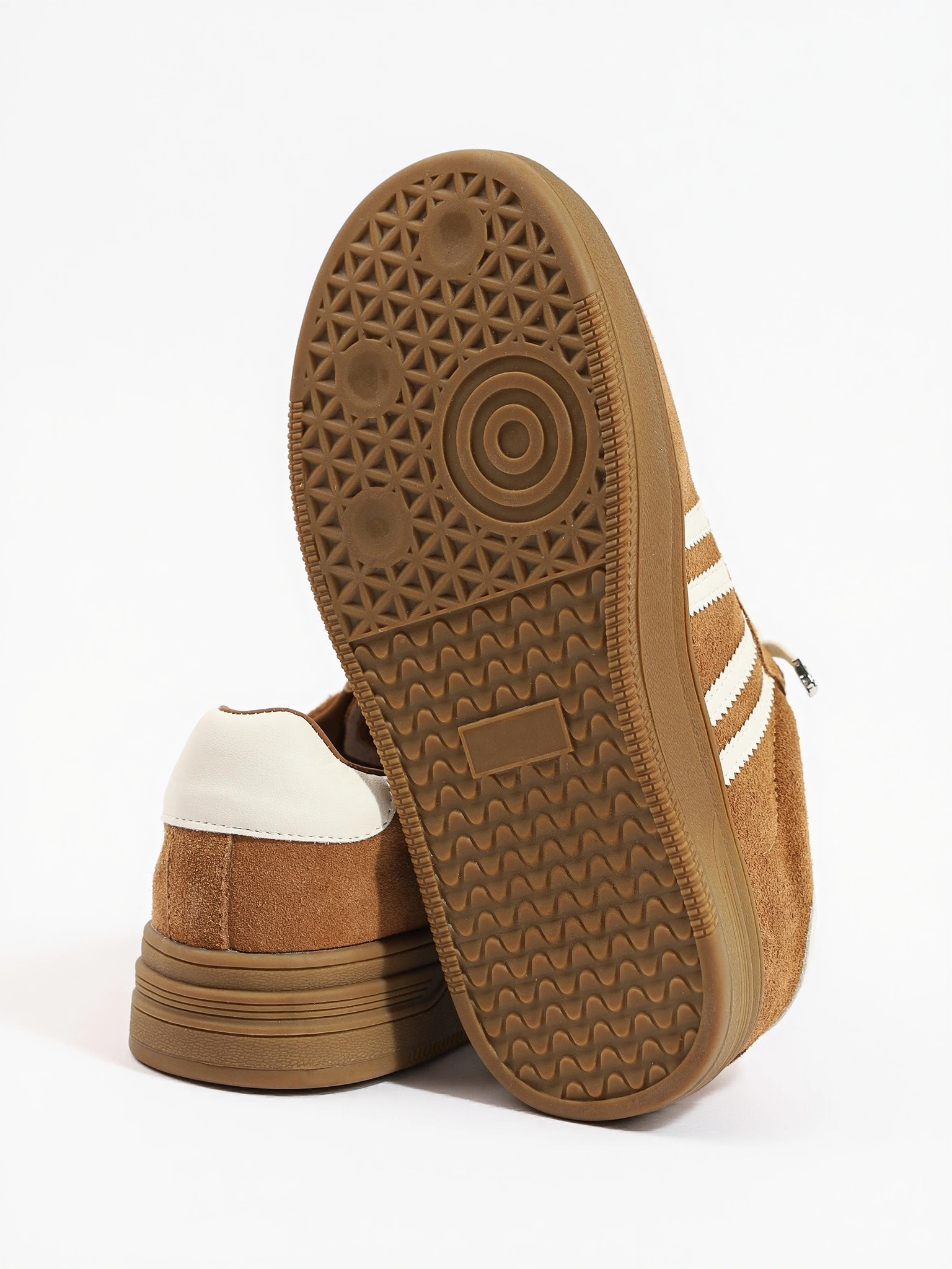 Кеды коричневого цвета из натуральной замши на средней платформе